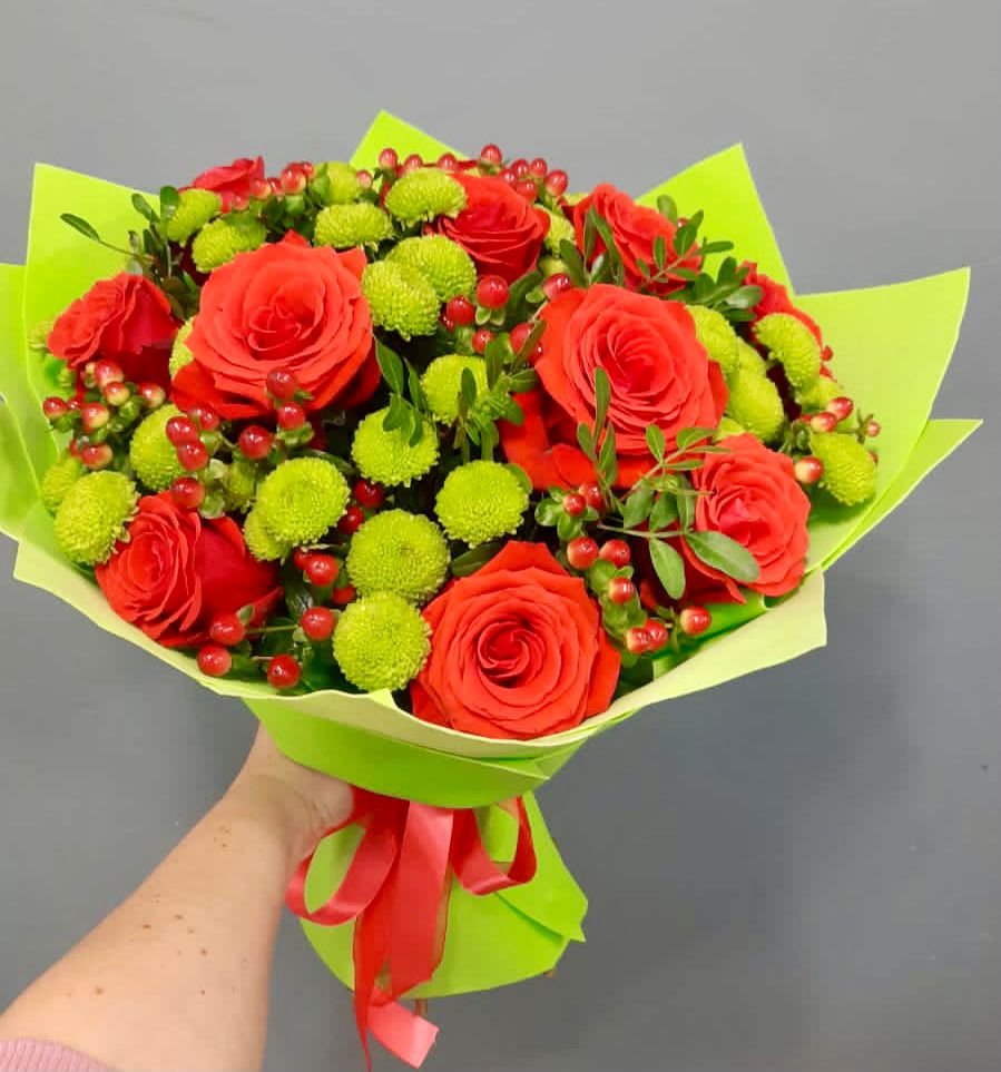 Букет цветов из: Хризантемы и Розы в Красной Пойме