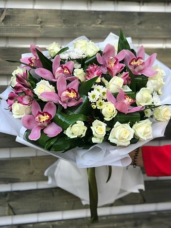 Букет цветов из: Розы и Хризантемы в Красной Пойме