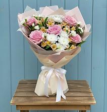 Букет цветов из:  Гвоздики, Орхидеи и Розы #REPLACE_PRED# Красной Пойме