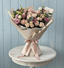 Букет цветов из:  Розы и Лизиантусы в Красной Пойме