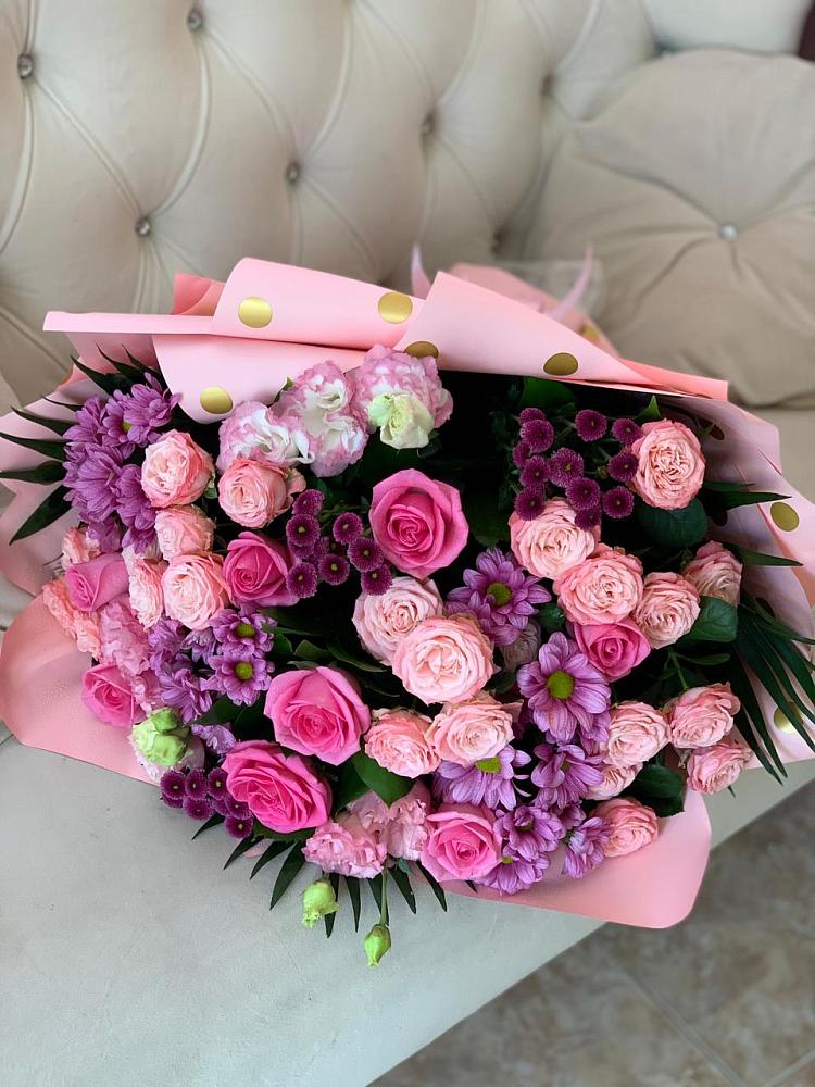 Букет цветов из: Хризантемы, Розы и Лизиантусы в Красной Пойме