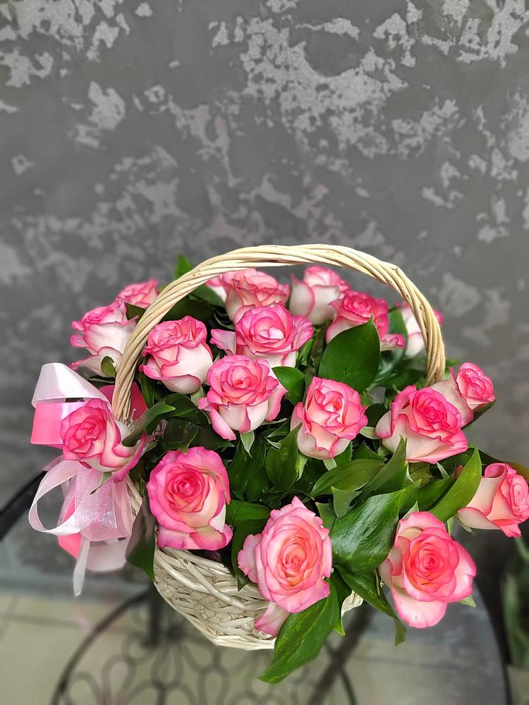 Цветочная композиция из Розы в корзине в Красной Пойме