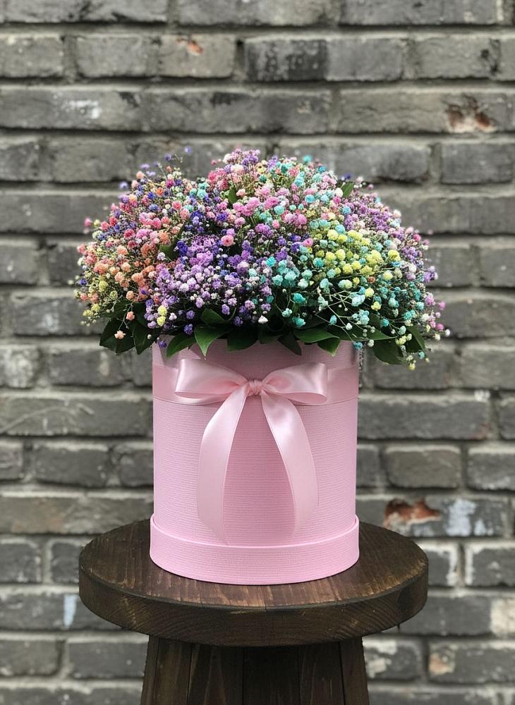Цветочная композиция из Гипсофила и Розы в шляпной коробке в Красной Пойме