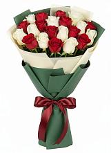 Букет Микс из красных и белых роз в Красной Пойме