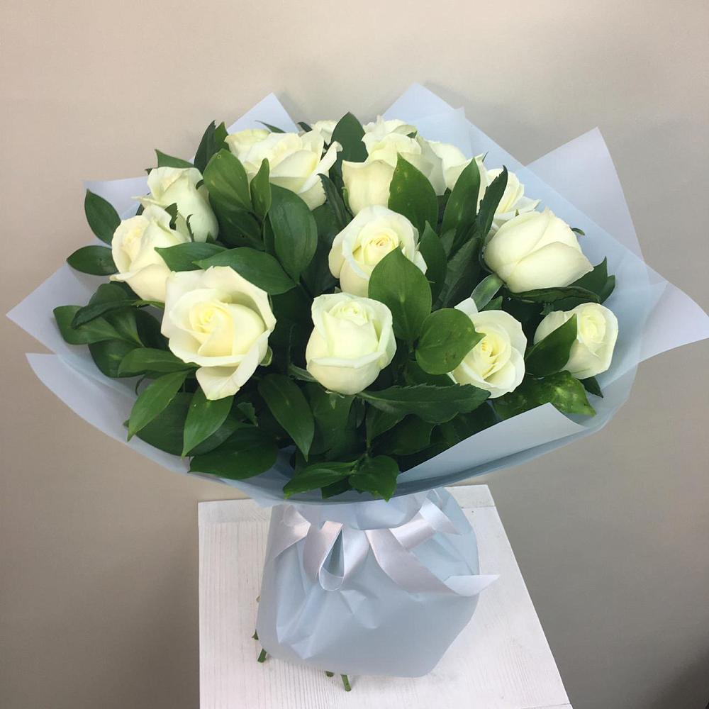Букет 15 Белых роз Проуд в Красной Пойме