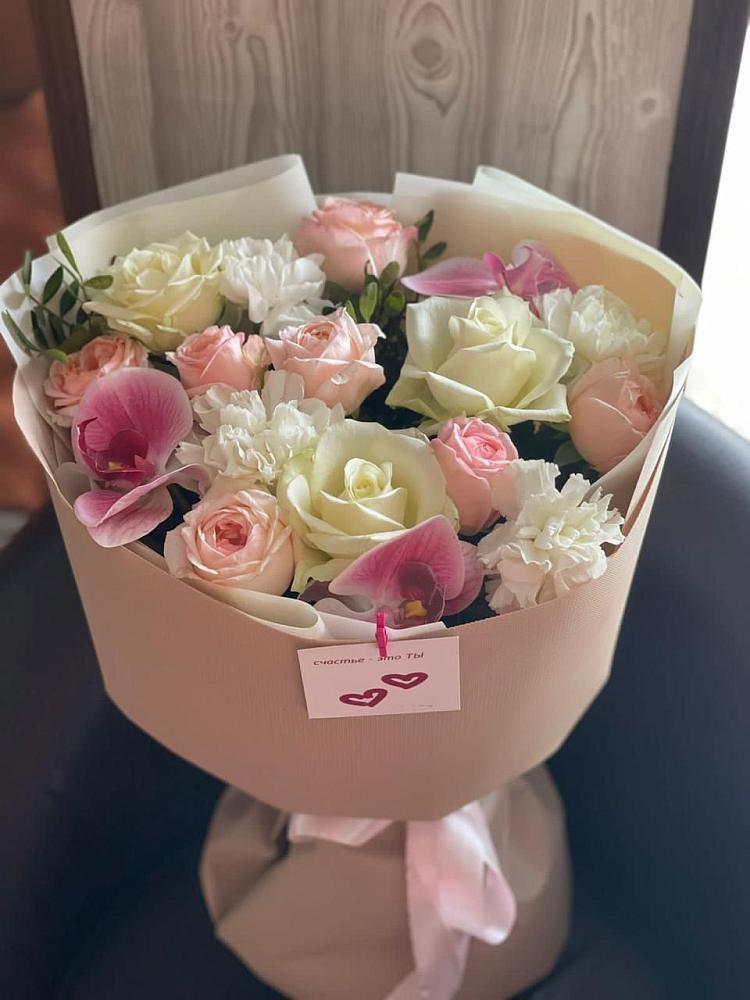 Букет цветов из: Орхидеи, Розы и Гвоздики в Красной Пойме