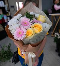 Букет цветов из:  Герберы, Розы и Хризантемы в Красной Пойме