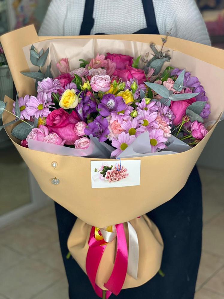 Букет цветов из: Хризантемы, Гвоздики и Альстромерии в Красной Пойме