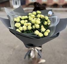 Букет Белые кустовые розы Солинеро в Красной Пойме