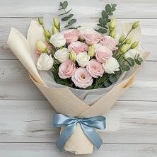 Букет цветов из:  Лизиантусы в Красной Пойме