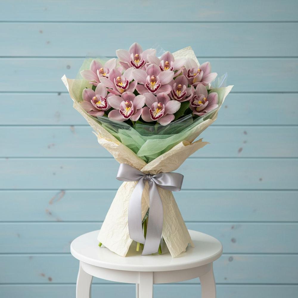 Букет цветов из: Орхидеи и Розы в Красной Пойме