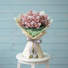 Букет цветов из:  Орхидеи и Розы в Красной Пойме