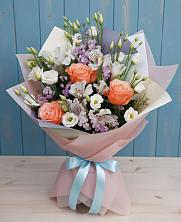 Букет цветов из:  Лизиантусы, Розы, Альстромерии и Гипсофила в Красной Пойме