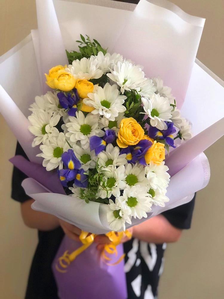 Букет цветов из: Ирисы, Хризантемы и Розы в Красной Пойме