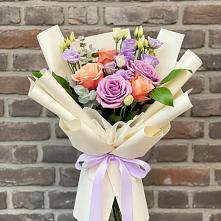 Букет цветов из:  Лизиантусы и Розы в Красной Пойме