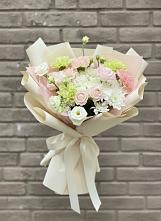 Букет цветов из:  Гвоздики, Розы, Лизиантусы и Хризантемы в Красной Пойме