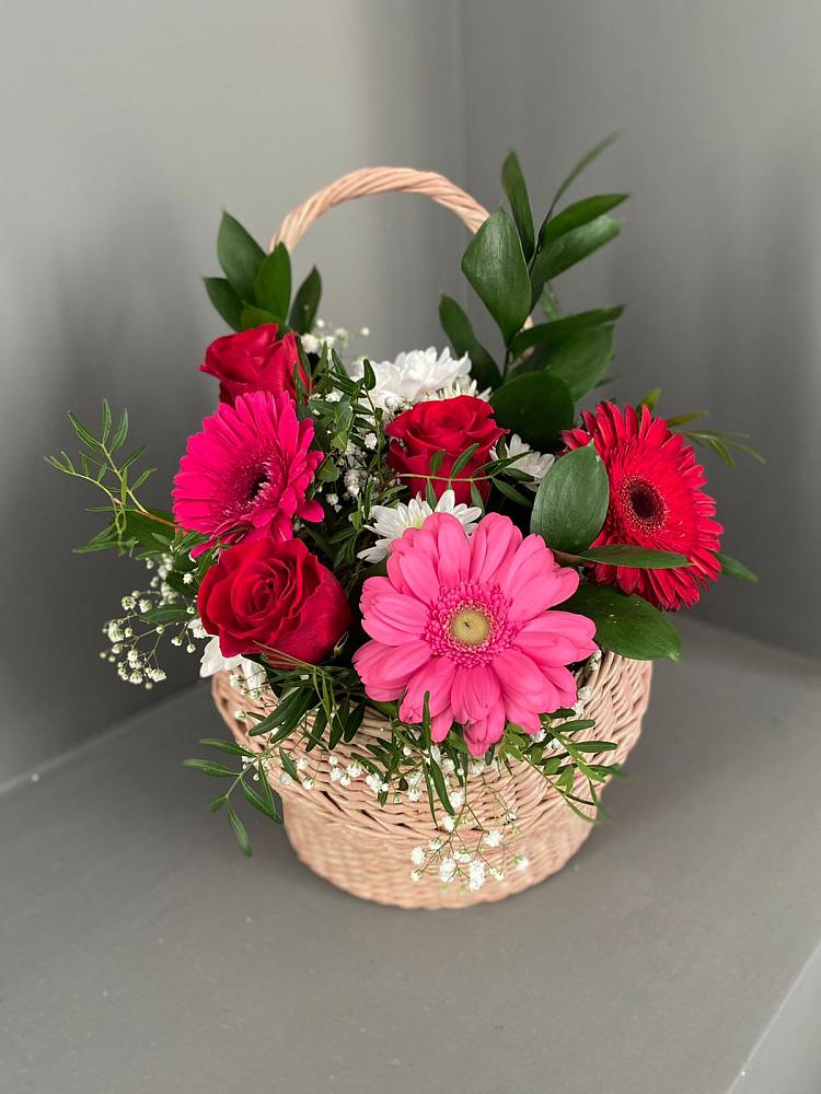 Цветочная композиция из Розы, Хризантемы и Герберы в корзине в Красной Пойме