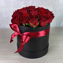 Цветочная композиция из Розы в шляпной коробке в Красной Пойме
