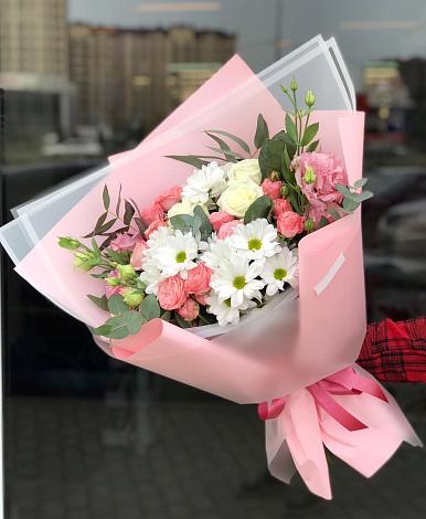 Букет цветов из: Розы, Лизиантусы и Хризантемы в Красной Пойме