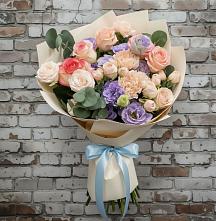 Букет цветов из:  Розы, Лизиантусы и Гвоздики в Красной Пойме