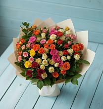 Букет Микс из разноцветных кустовых роз в Красной Пойме