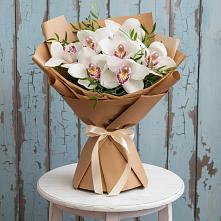Букет цветов из:  Орхидеи и Розы в Красной Пойме