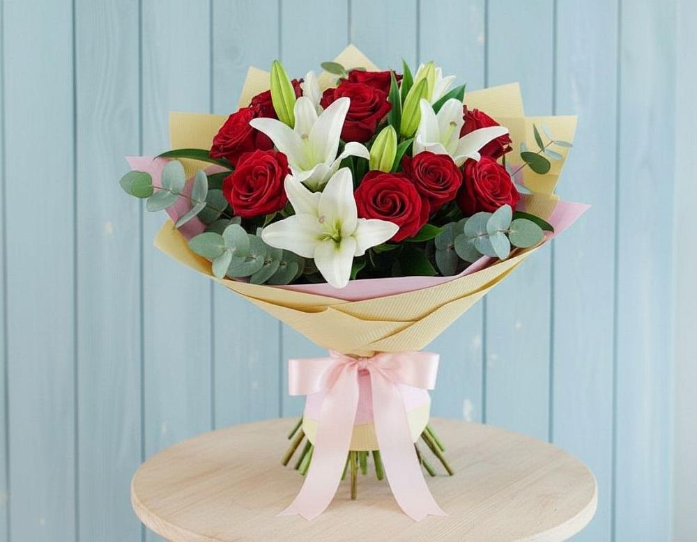 Букет цветов из: Лилии и Розы в Красной Пойме